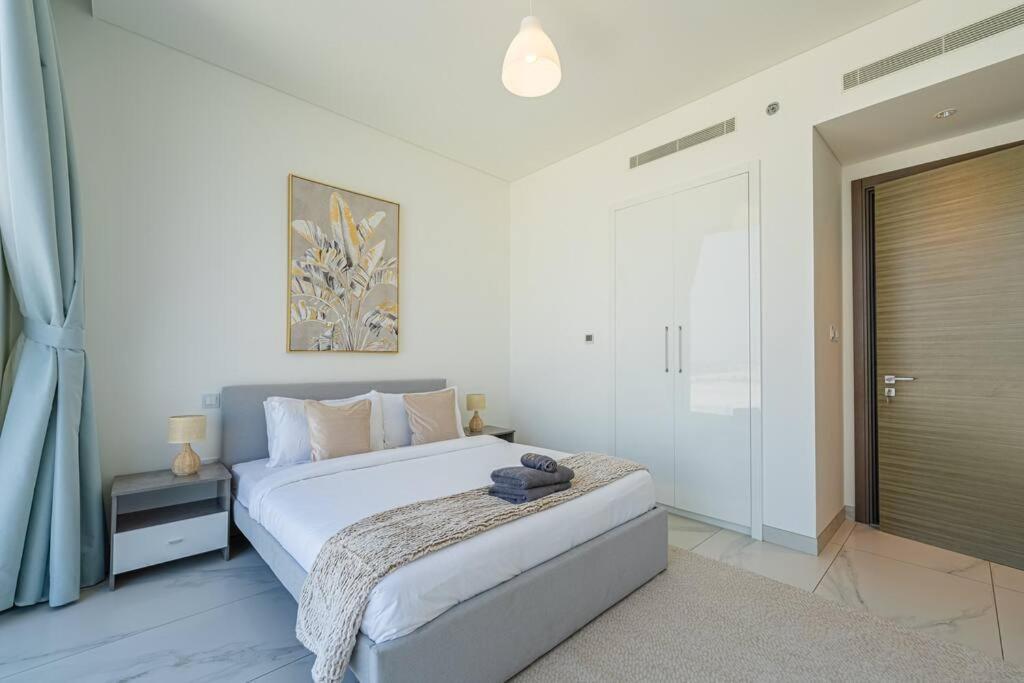 Marco Polo - Stunning 2br With Burj View, Spacious Gym & Pool Apartment