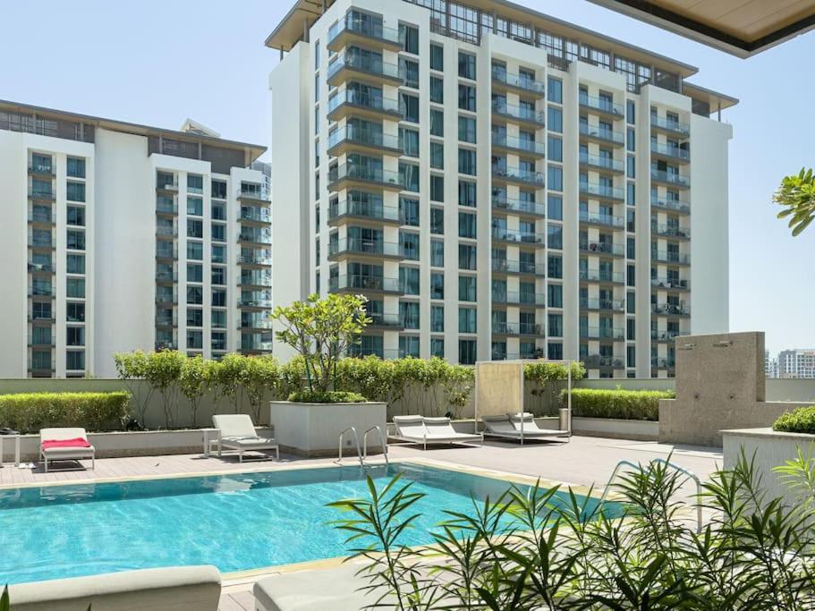Apartment Marco Polo - Stunning 2br With Burj View, Spacious Gym & Pool Dubai