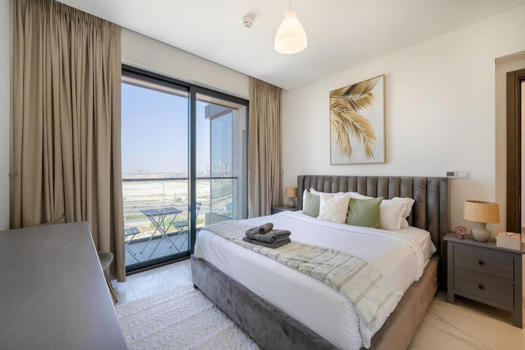 Marco Polo - Stunning 2br With Burj View, Spacious Gym & Pool * Dubai