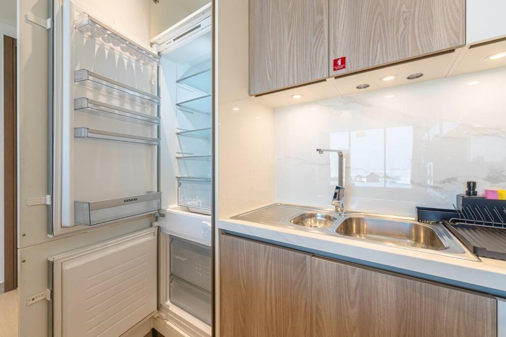 Marco Polo - Stunning 2br With Burj View, Spacious Gym & Pool Dubai