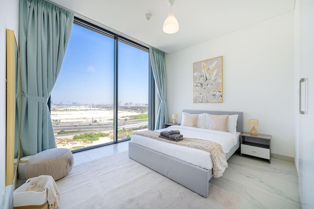 Marco Polo - Stunning 2br With Burj View, Spacious Gym & Pool Dubai
