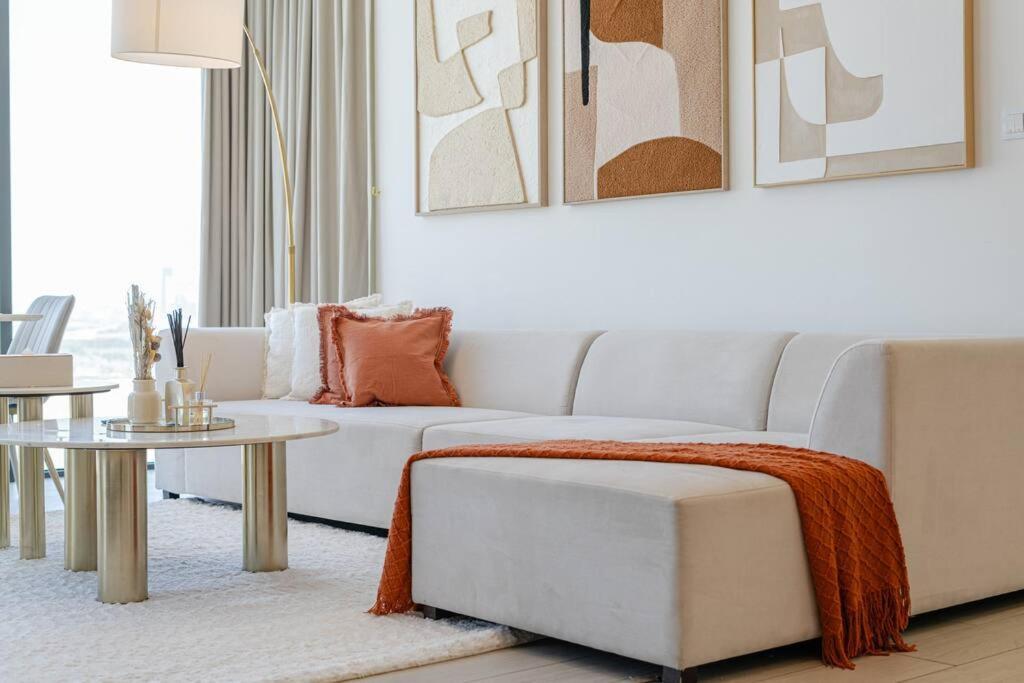Marco Polo - Stunning 2br With Burj View, Spacious Gym & Pool Apartment