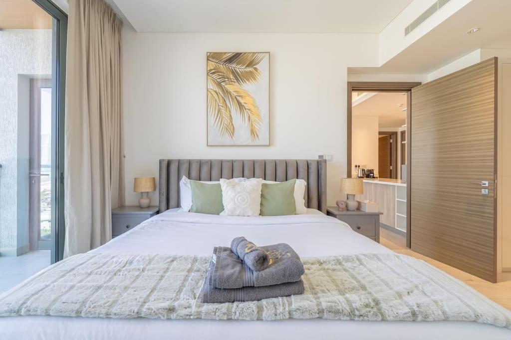 Marco Polo - Stunning 2br With Burj View, Spacious Gym & Pool Apartment Dubai
