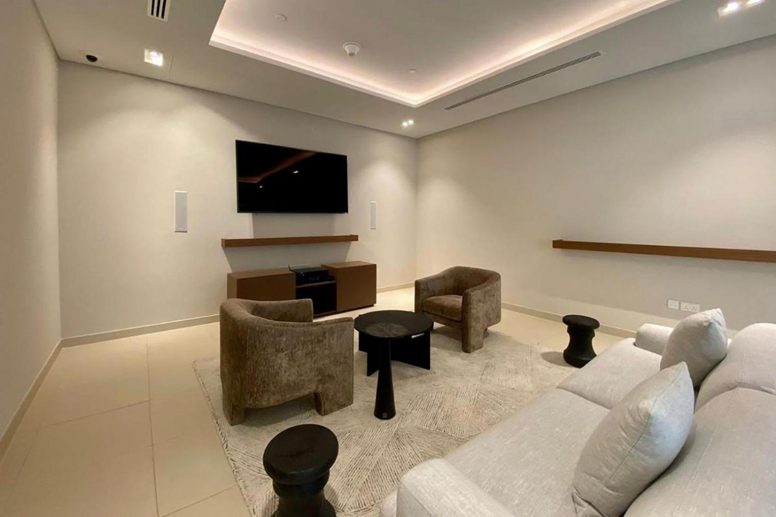 Blueground 5242 Tower Pool Elev Garage Dxb-921