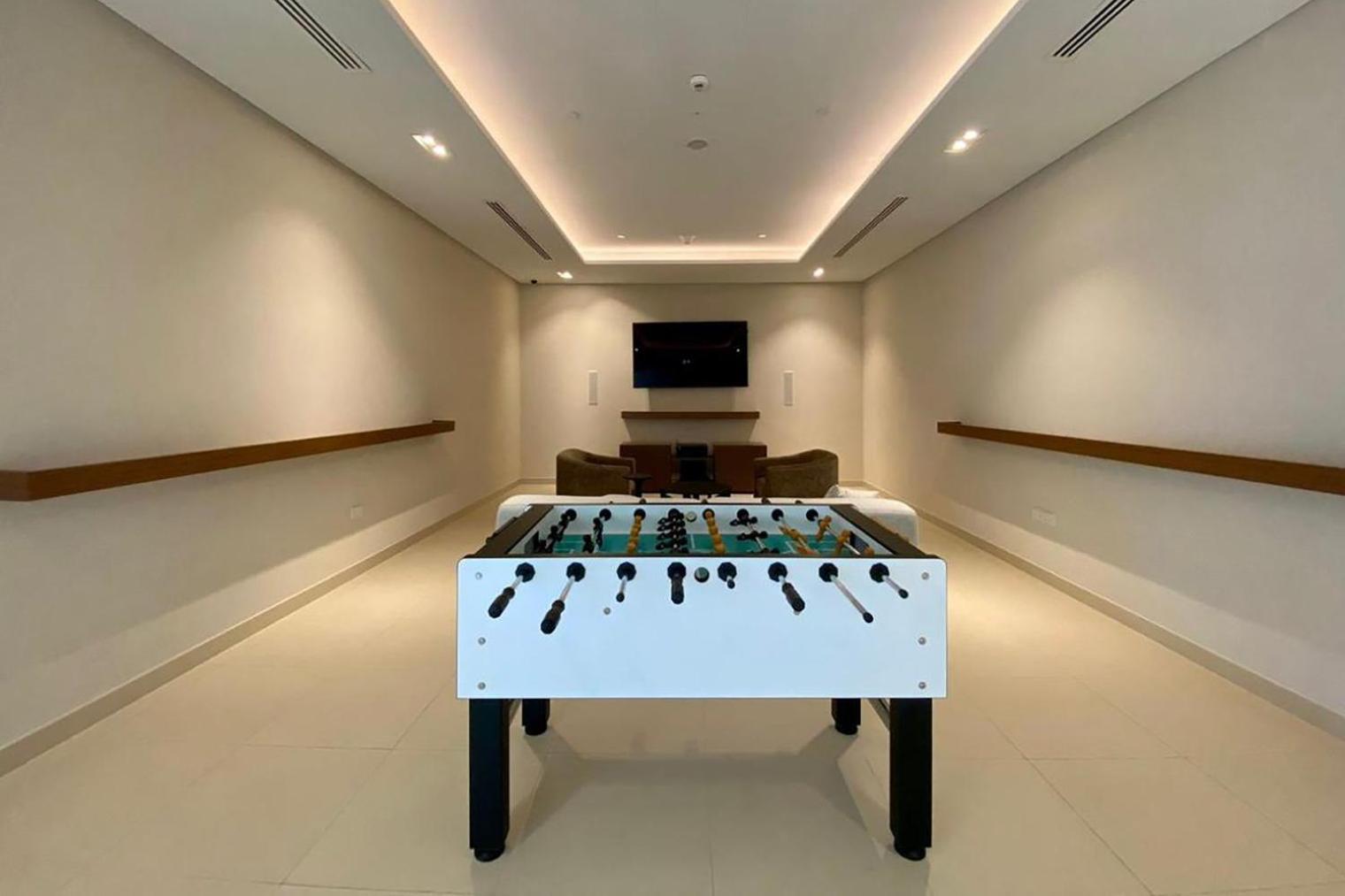 Blueground 5242 Tower Pool Elev Garage Dxb-921 Apartment