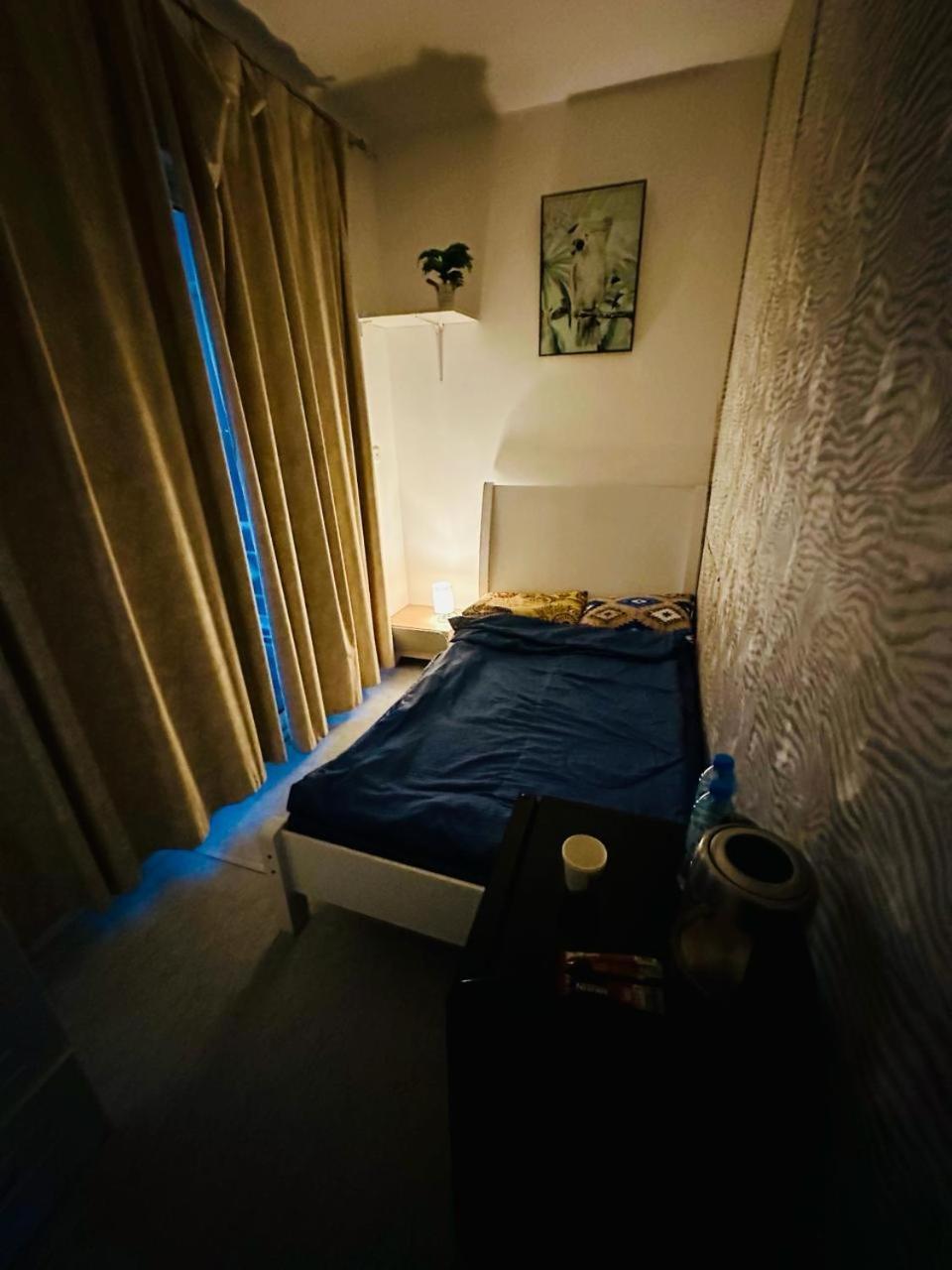 Couples With Private Balcony Tv Fridge Guest house Dubai
