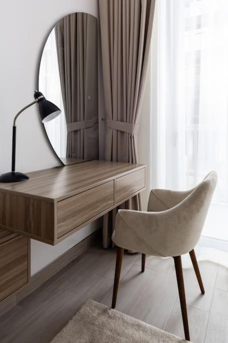 Waves - Luxury Meets Comfort, Modern 1br In Jvcs Luma22 Dubai