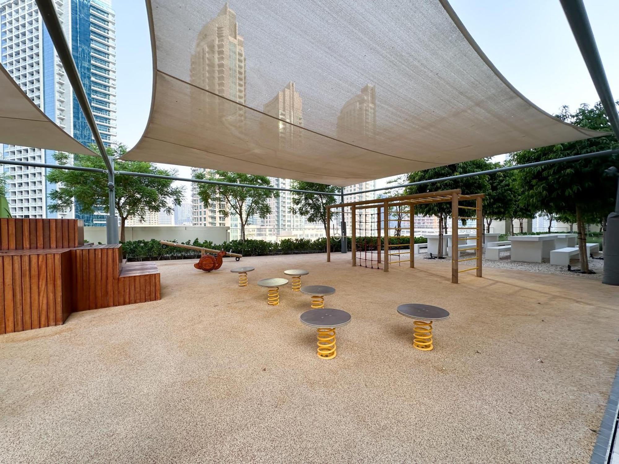 Downtown Elegance - Stylish Urban Retreat Dubai