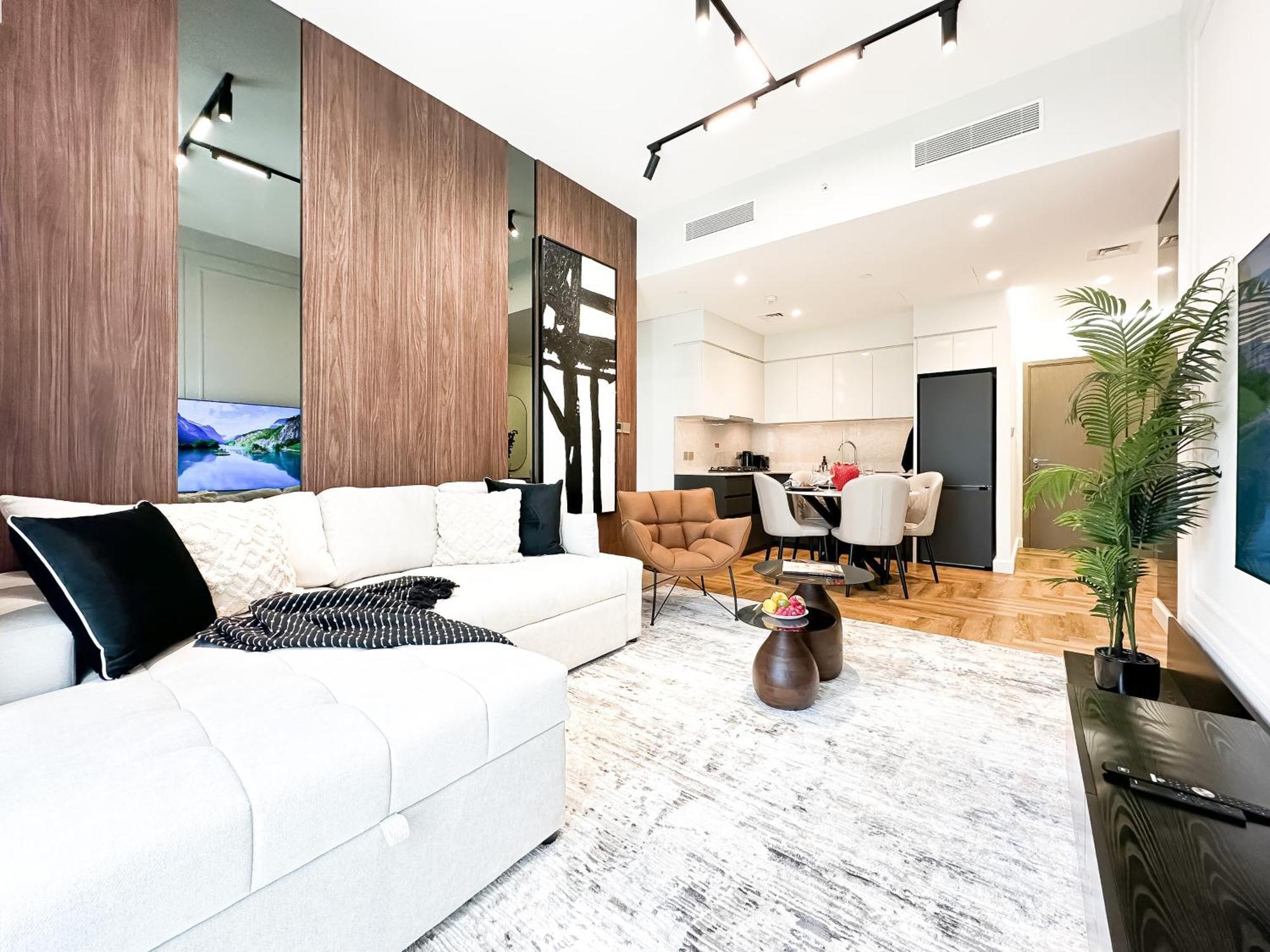 Downtown Elegance - Stylish Urban Retreat