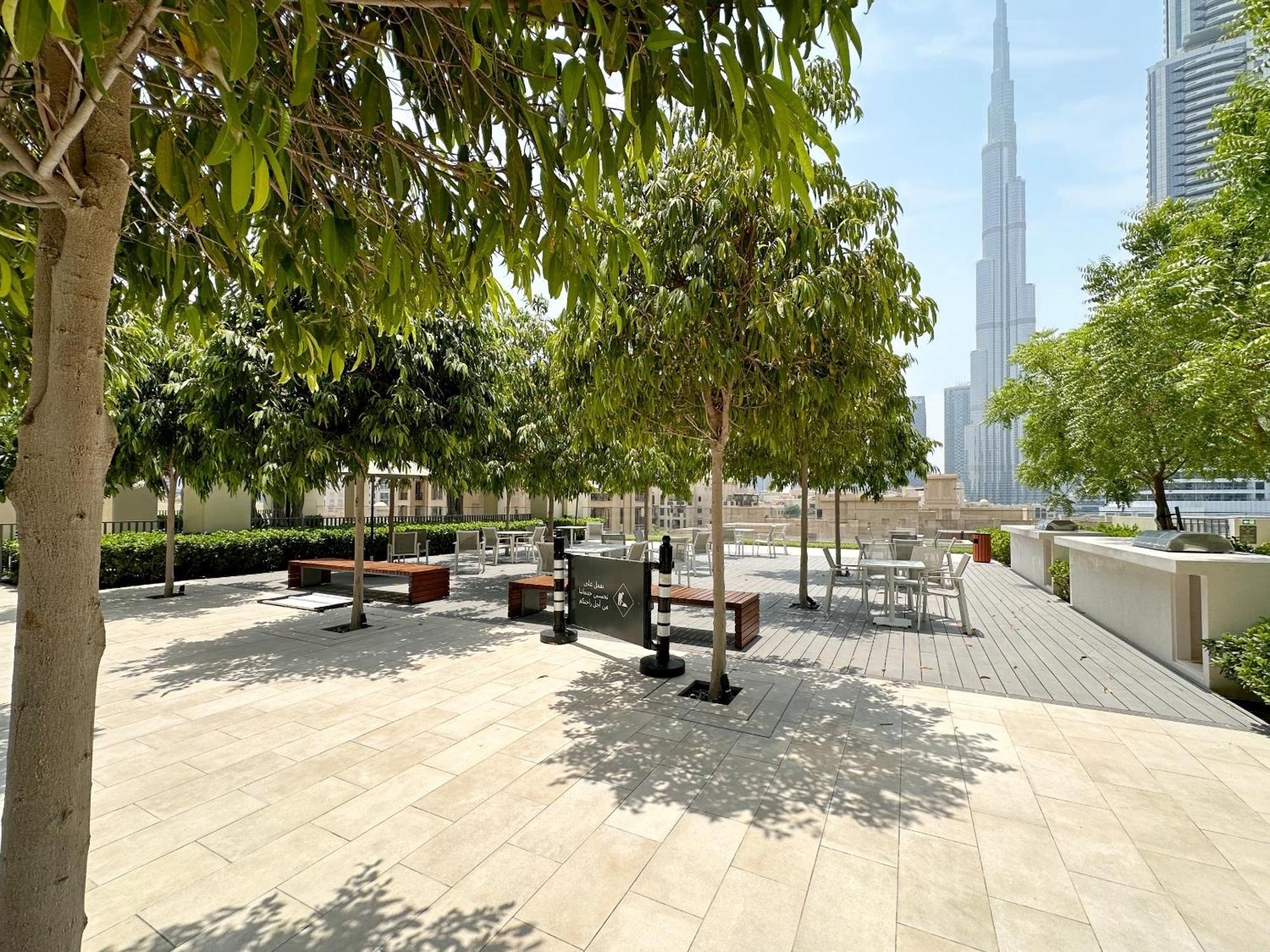 Apartment Downtown Elegance - Stylish Urban Retreat Dubai