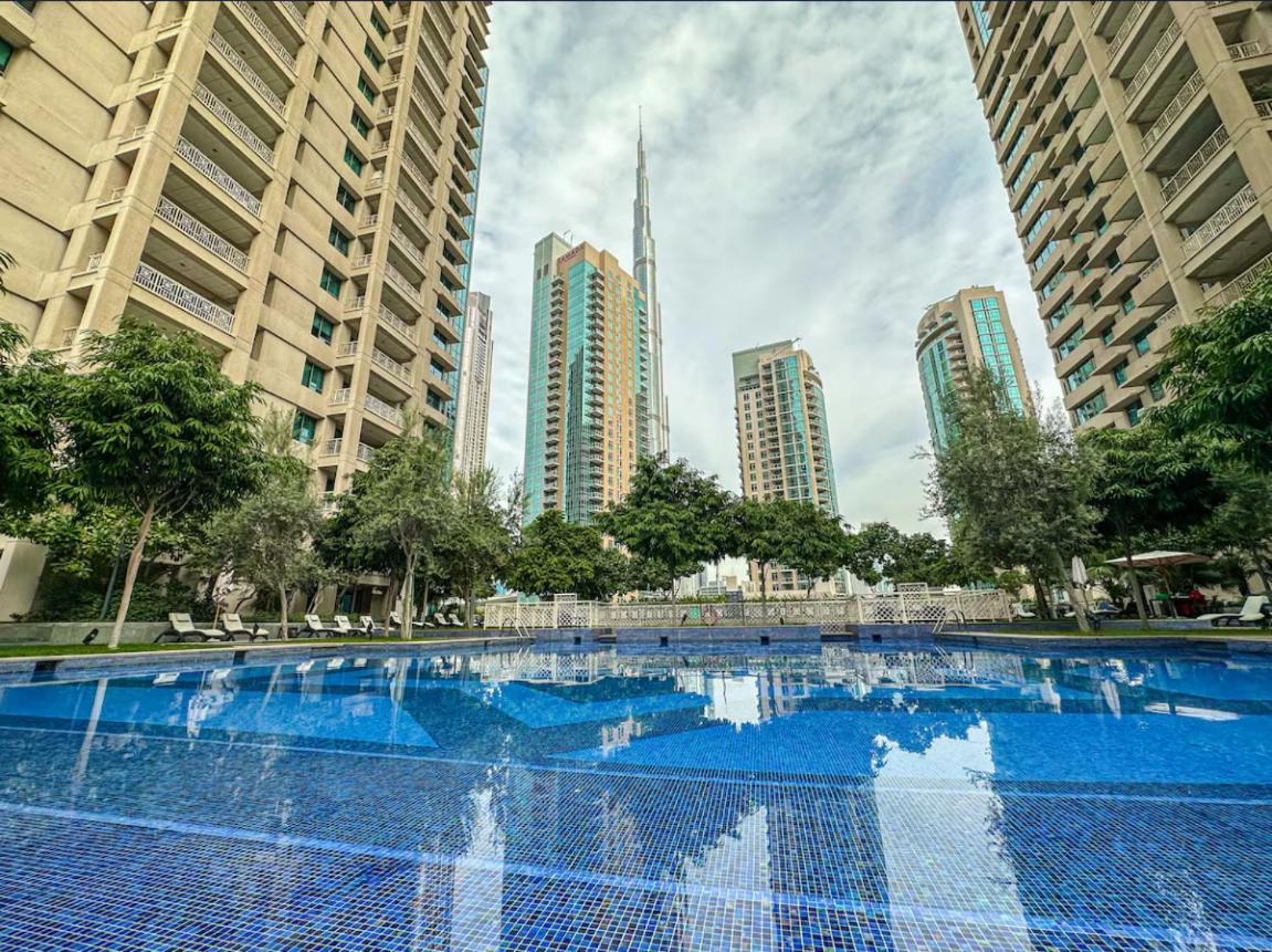 Apartment Lavish 2 Bedroom I Burj Khalifa & Fountain Views I Free Gym, Pool, Parking, Wi-fi And Ps5 I By Skyline Serenity Dubai