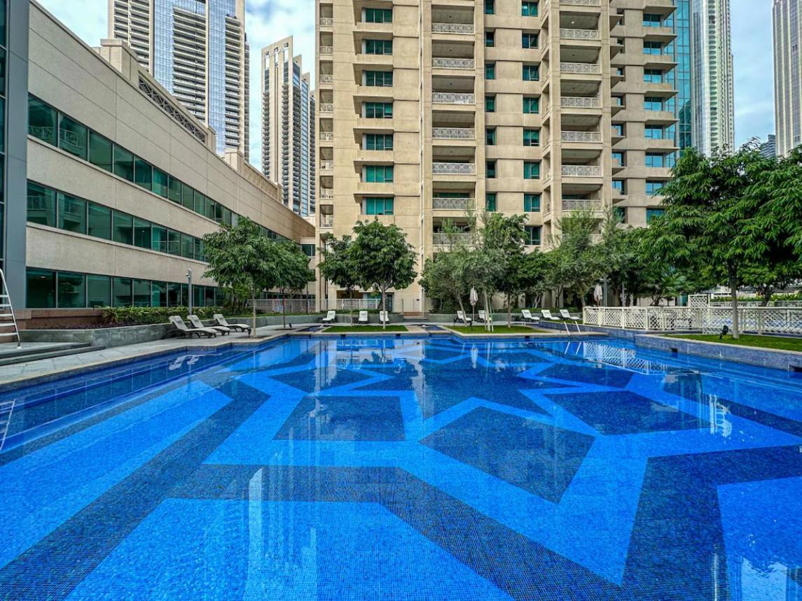 Lavish 2 Bedroom I Burj Khalifa & Fountain Views I Free Gym, Pool, Parking, Wi-fi And Ps5 I By Skyline Serenity