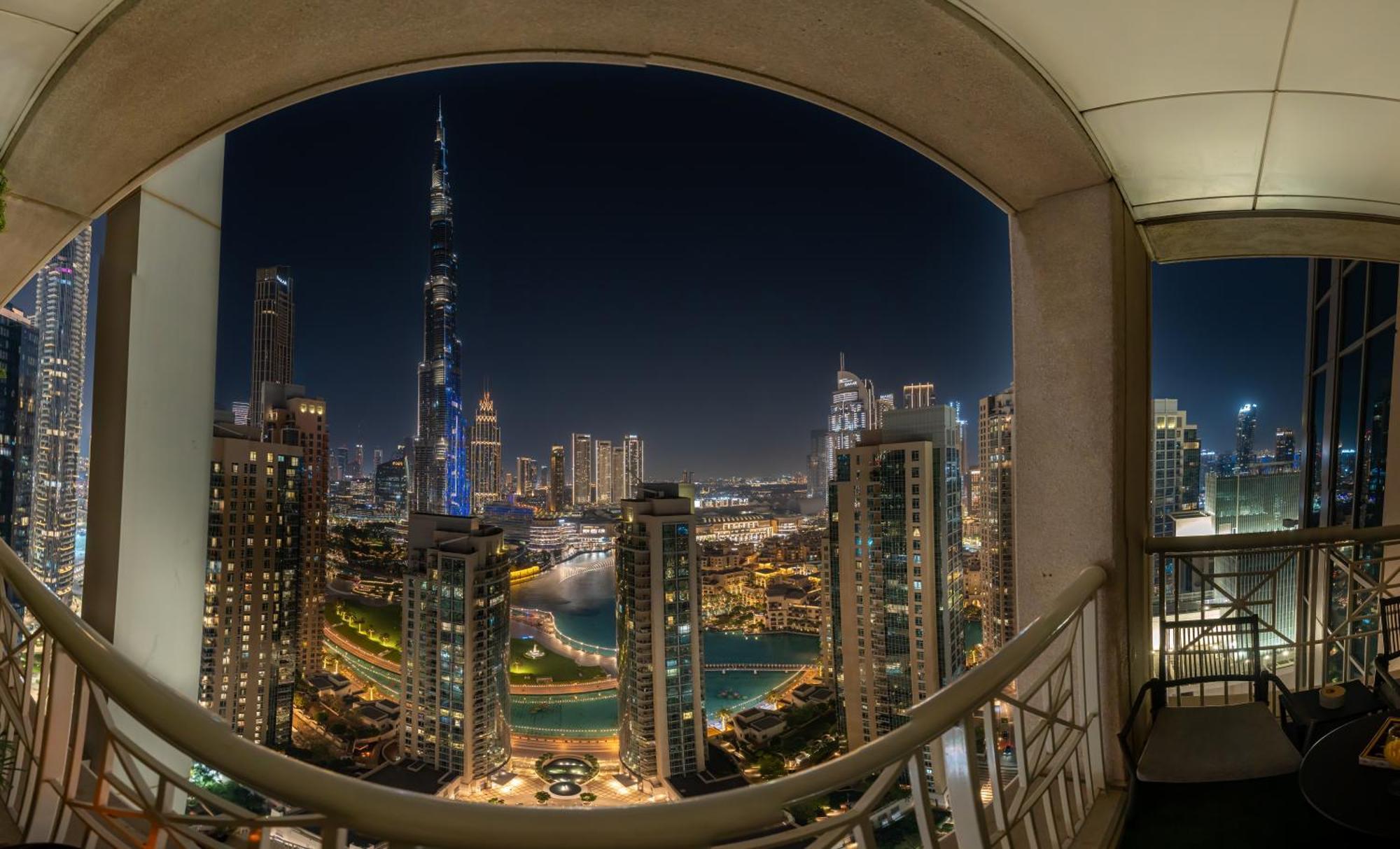 Lavish 2 Bedroom I Burj Khalifa & Fountain Views I Free Gym, Pool, Parking, Wi-fi And Ps5 I By Skyline Serenity Apartment Dubai