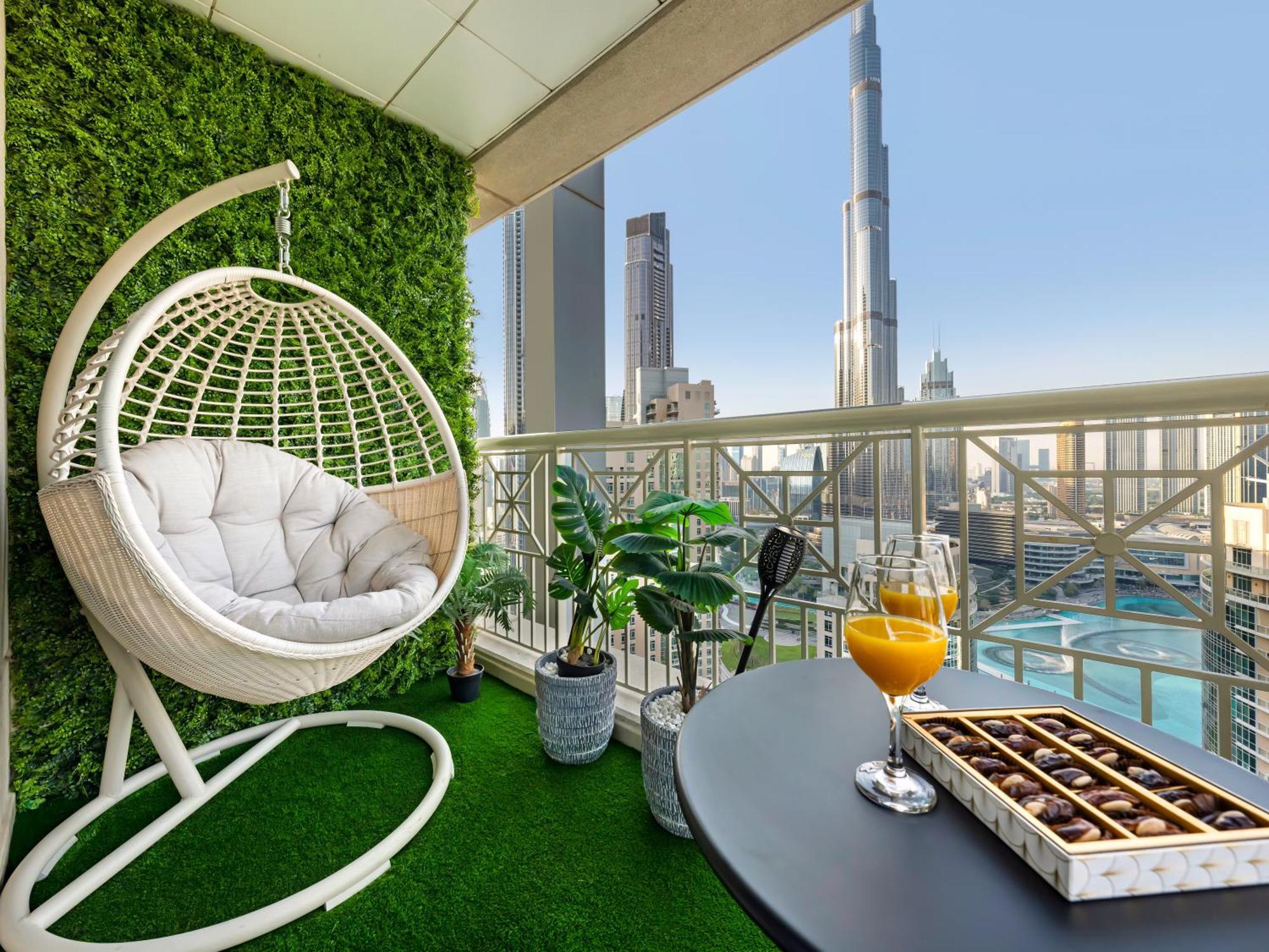 Lavish 2 Bedroom I Burj Khalifa & Fountain Views I Free Gym, Pool, Parking, Wi-fi And Ps5 I By Skyline Serenity Apartment *
