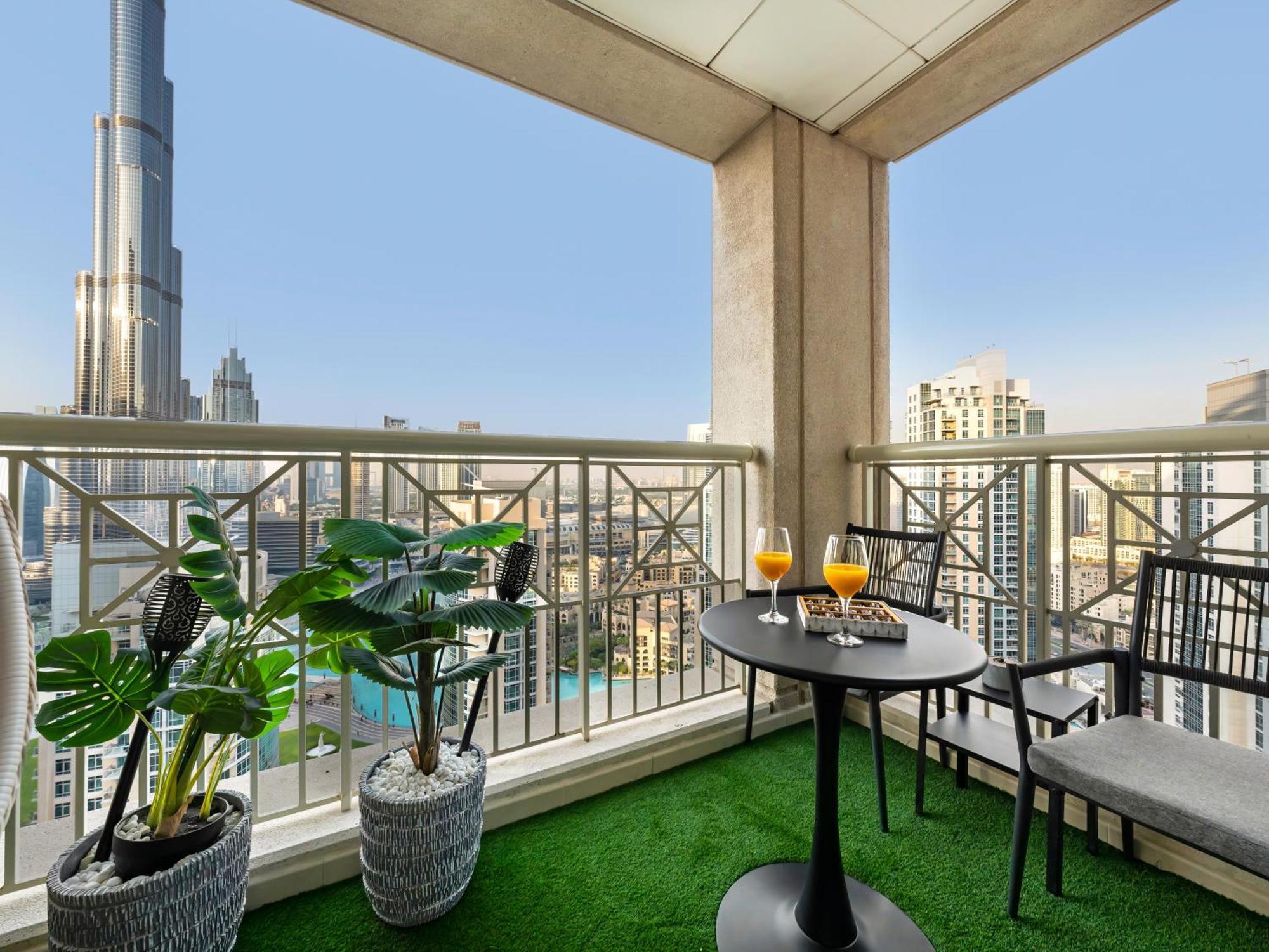 Lavish 2 Bedroom I Burj Khalifa & Fountain Views I Free Gym, Pool, Parking, Wi-fi And Ps5 I By Skyline Serenity Apartment Dubai