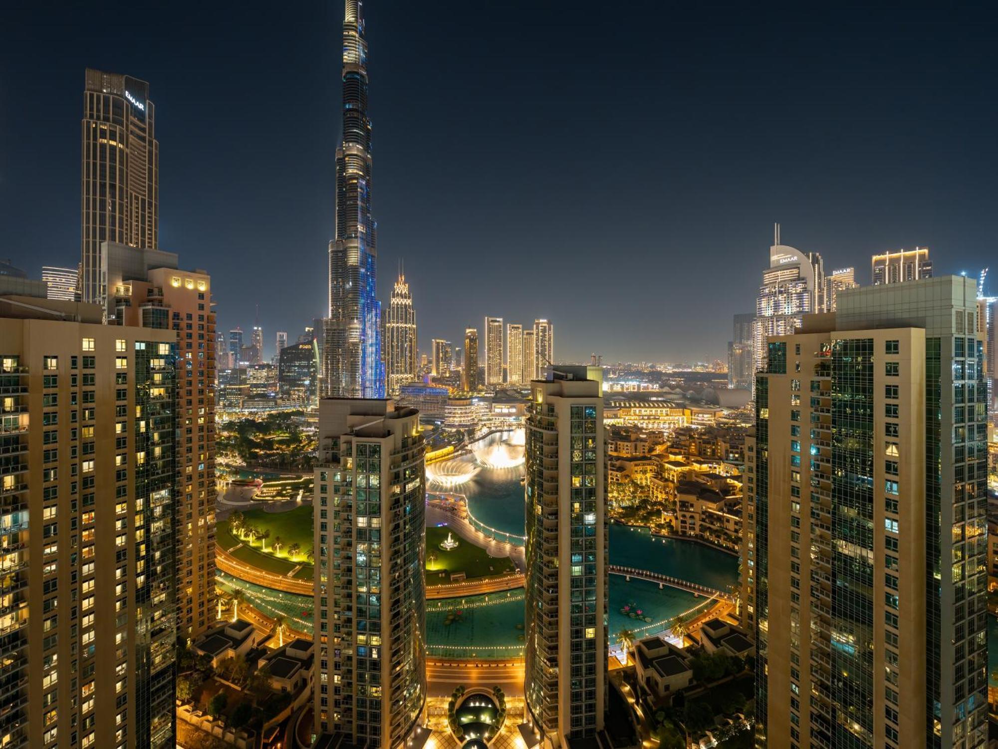 Lavish 2 Bedroom I Burj Khalifa & Fountain Views I Free Gym, Pool, Parking, Wi-fi And Ps5 I By Skyline Serenity Dubai