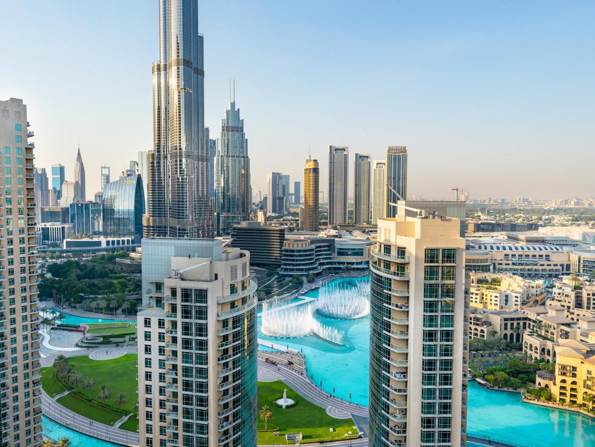Lavish 2 Bedroom I Burj Khalifa & Fountain Views I Free Gym, Pool, Parking, Wi-fi And Ps5 I By Skyline Serenity *