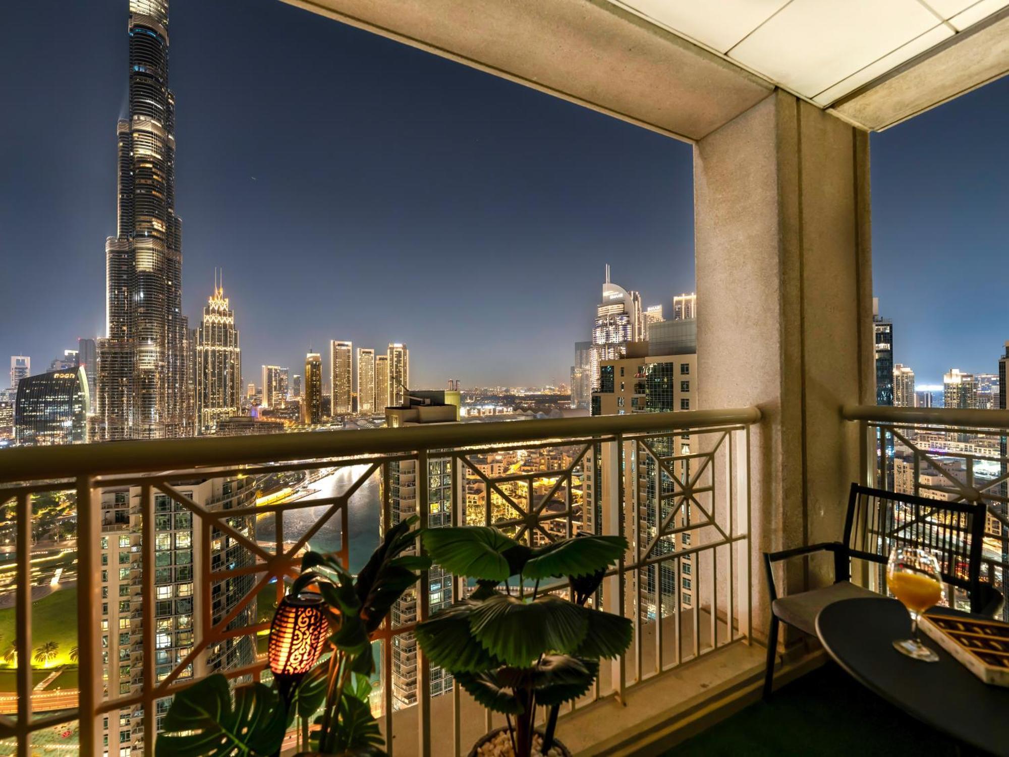 Lavish 2 Bedroom I Burj Khalifa & Fountain Views I Free Gym, Pool, Parking, Wi-fi And Ps5 I By Skyline Serenity Apartment Dubai