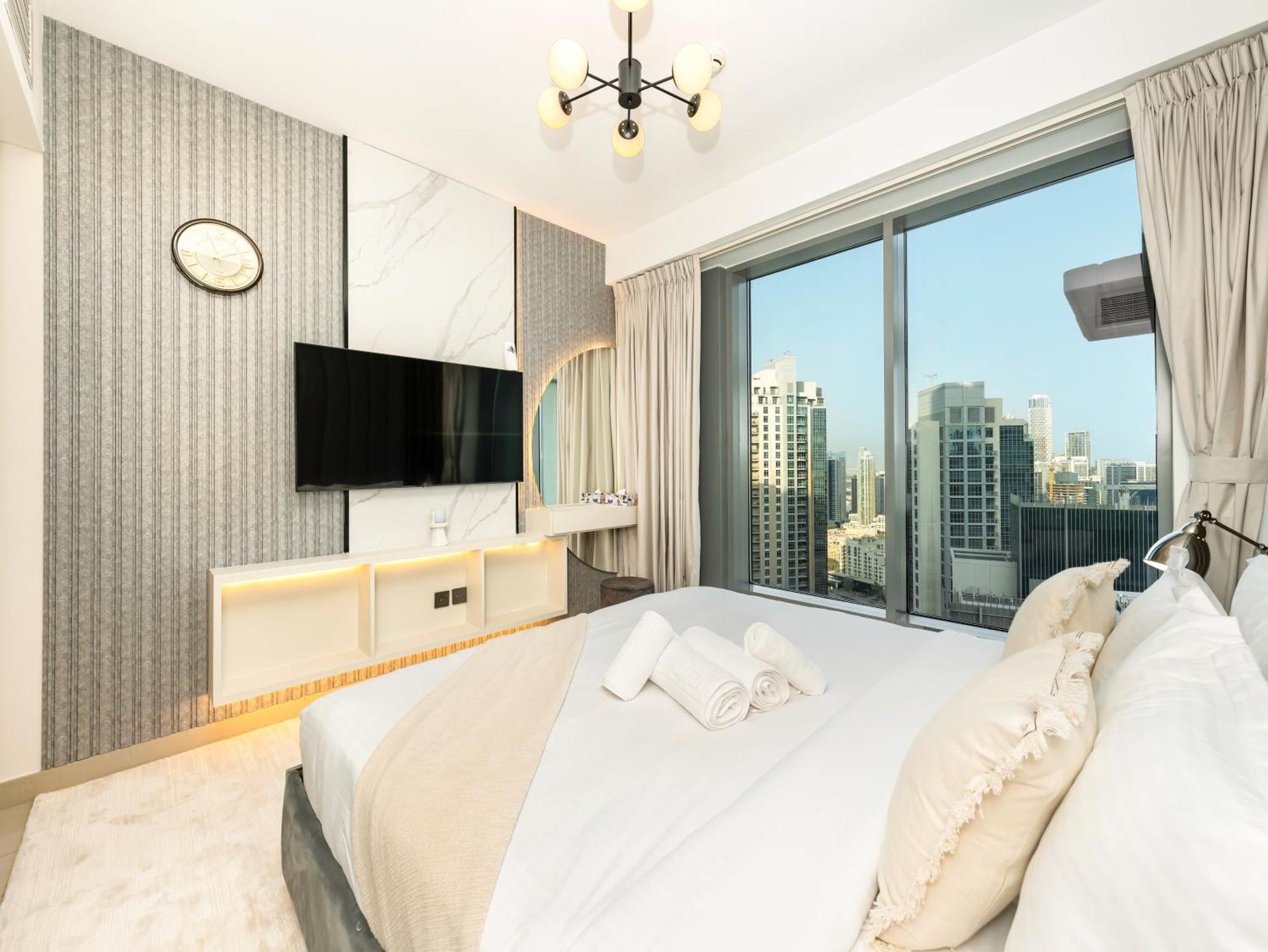 Lavish 2 Bedroom I Burj Khalifa & Fountain Views I Free Gym, Pool, Parking, Wi-fi And Ps5 I By Skyline Serenity * Dubai