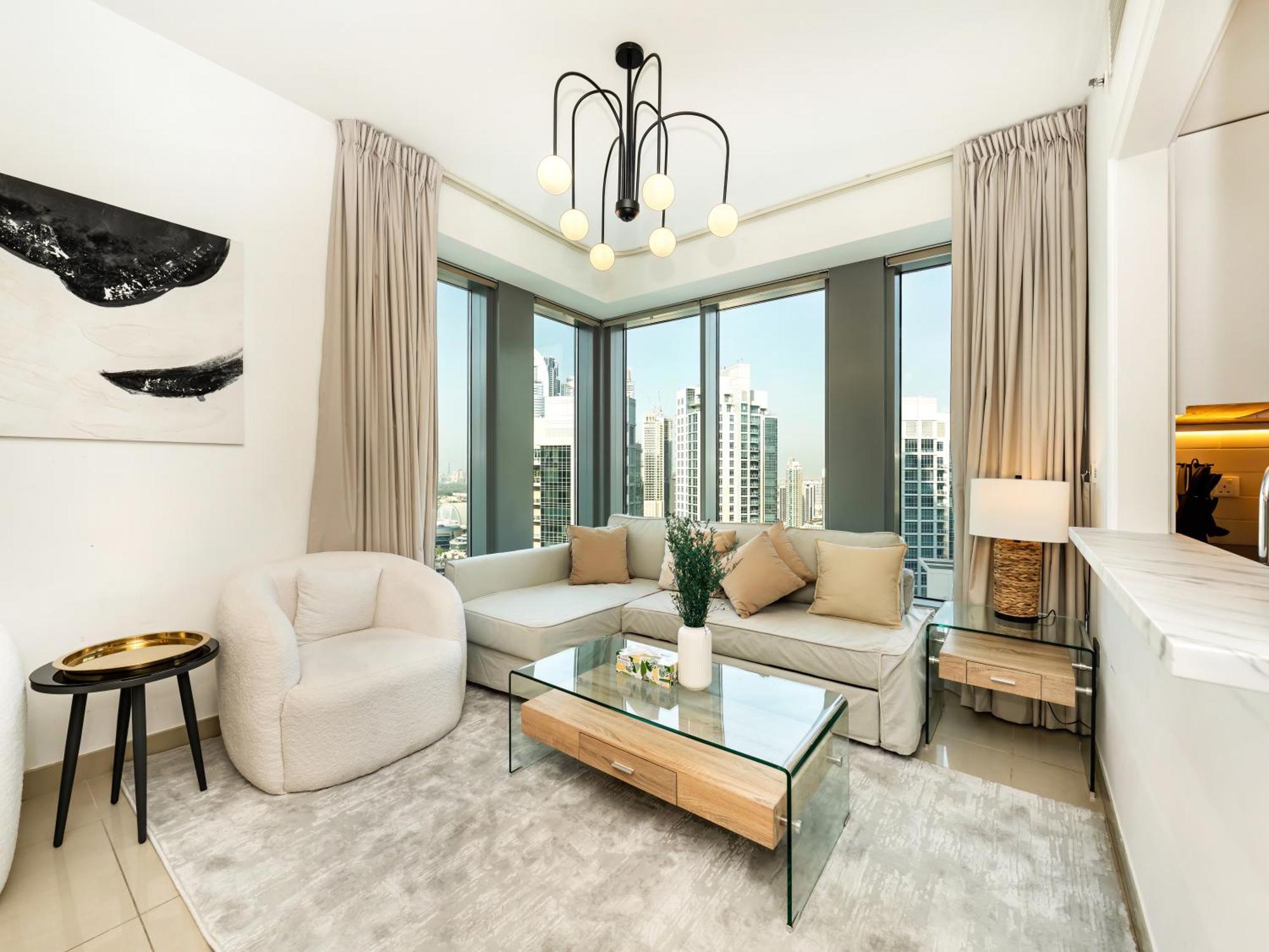 Lavish 2 Bedroom I Burj Khalifa & Fountain Views I Free Gym, Pool, Parking, Wi-fi And Ps5 I By Skyline Serenity Apartment *