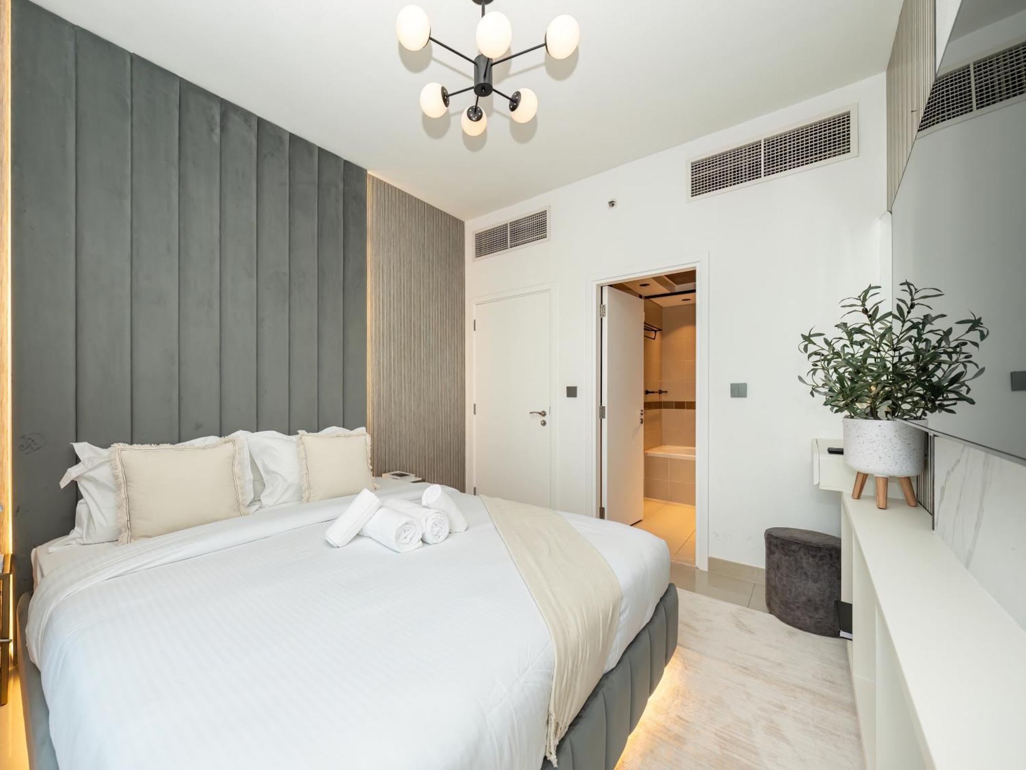 Lavish 2 Bedroom I Burj Khalifa & Fountain Views I Free Gym, Pool, Parking, Wi-fi And Ps5 I By Skyline Serenity * Dubai