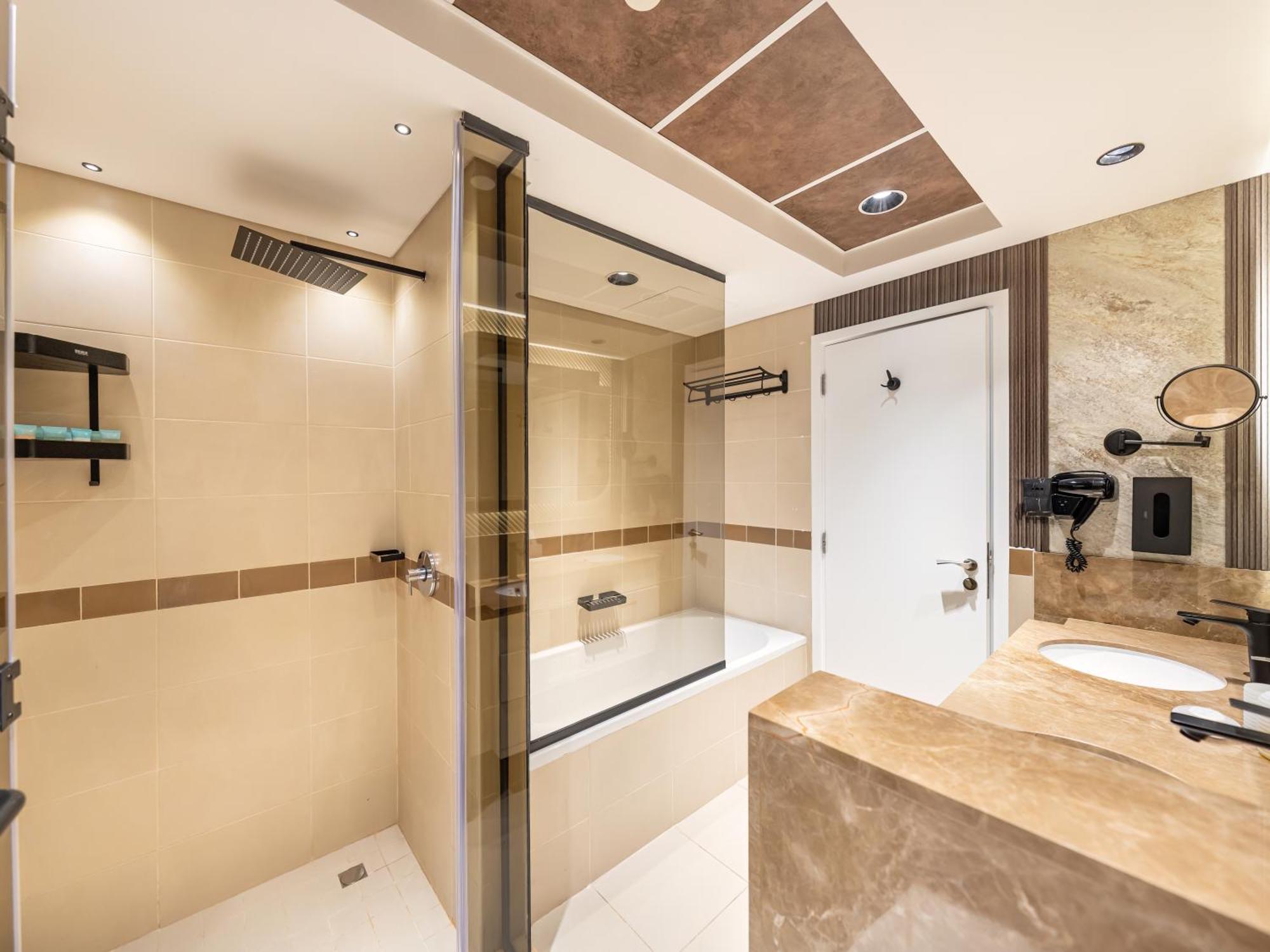 Apartment Lavish 2 Bedroom I Burj Khalifa & Fountain Views I Free Gym, Pool, Parking, Wi-fi And Ps5 I By Skyline Serenity