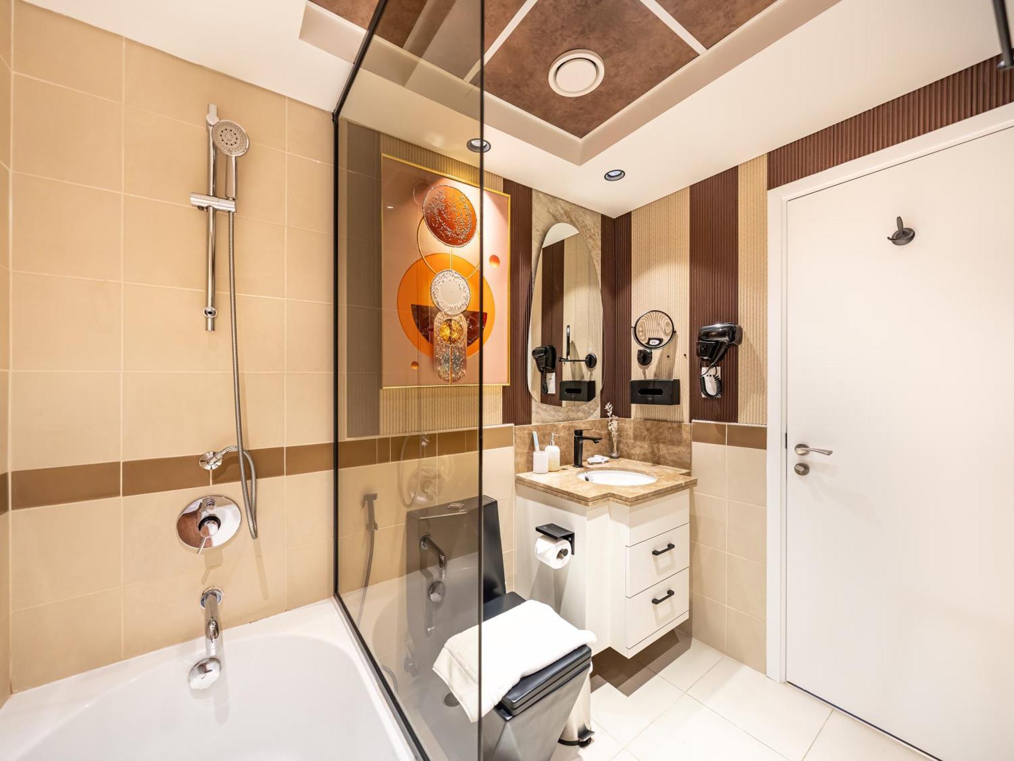 Lavish 2 Bedroom I Burj Khalifa & Fountain Views I Free Gym, Pool, Parking, Wi-fi And Ps5 I By Skyline Serenity Dubai
