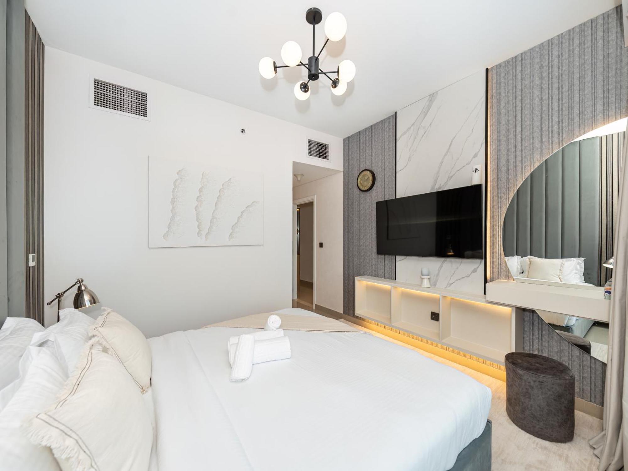 Lavish 2 Bedroom I Burj Khalifa & Fountain Views I Free Gym, Pool, Parking, Wi-fi And Ps5 I By Skyline Serenity Apartment