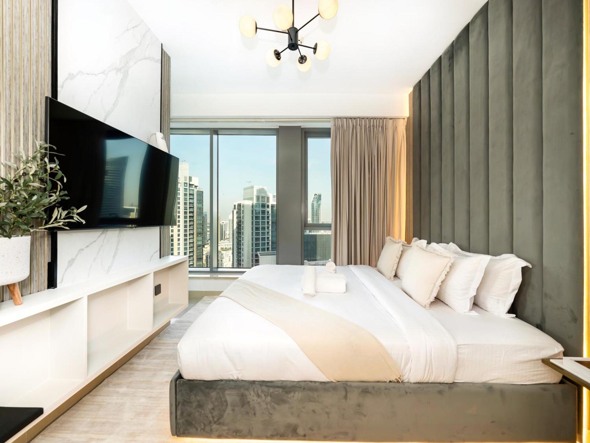 Lavish 2 Bedroom I Burj Khalifa & Fountain Views I Free Gym, Pool, Parking, Wi-fi And Ps5 I By Skyline Serenity Dubai