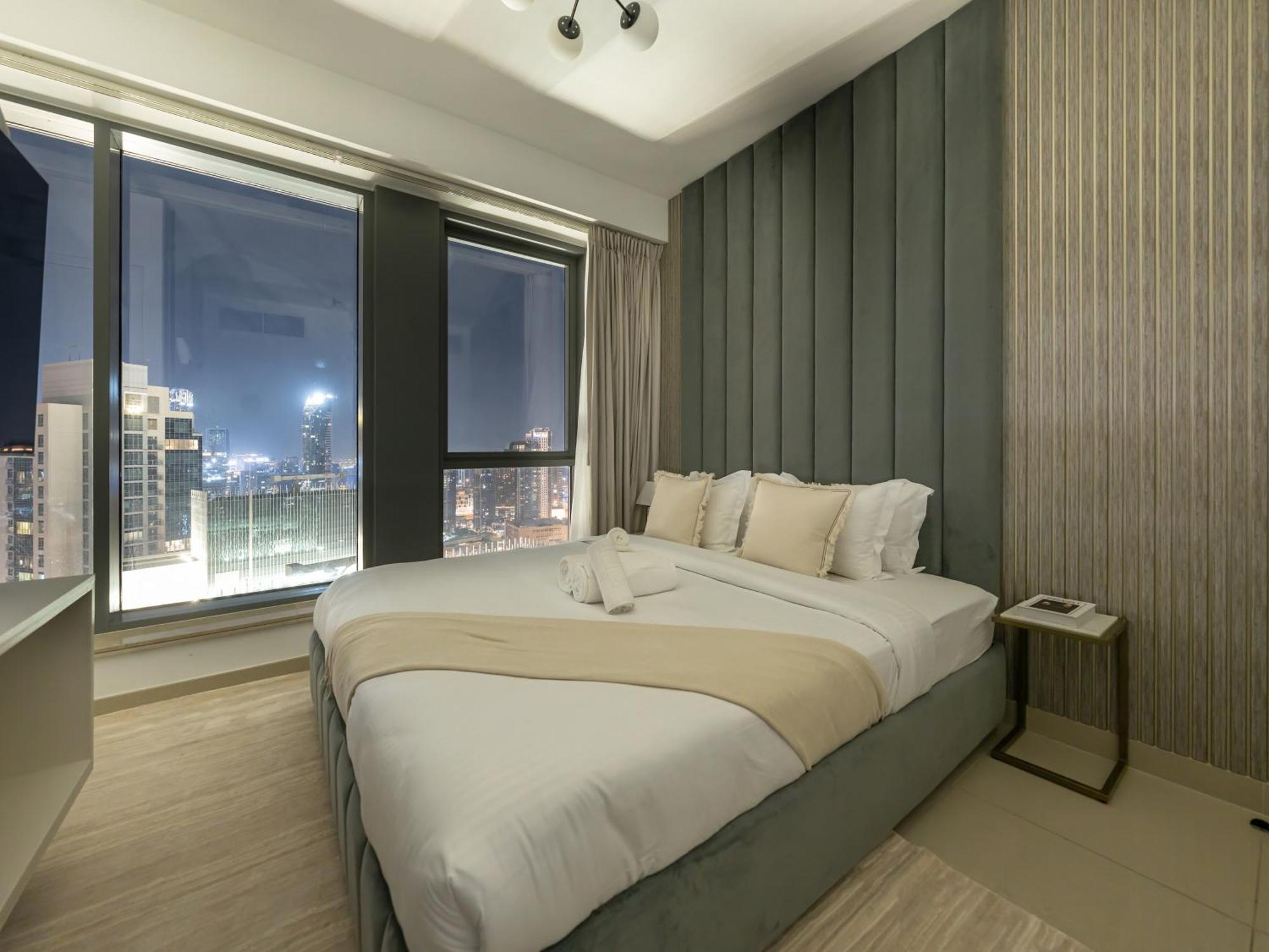 Lavish 2 Bedroom I Burj Khalifa & Fountain Views I Free Gym, Pool, Parking, Wi-fi And Ps5 I By Skyline Serenity