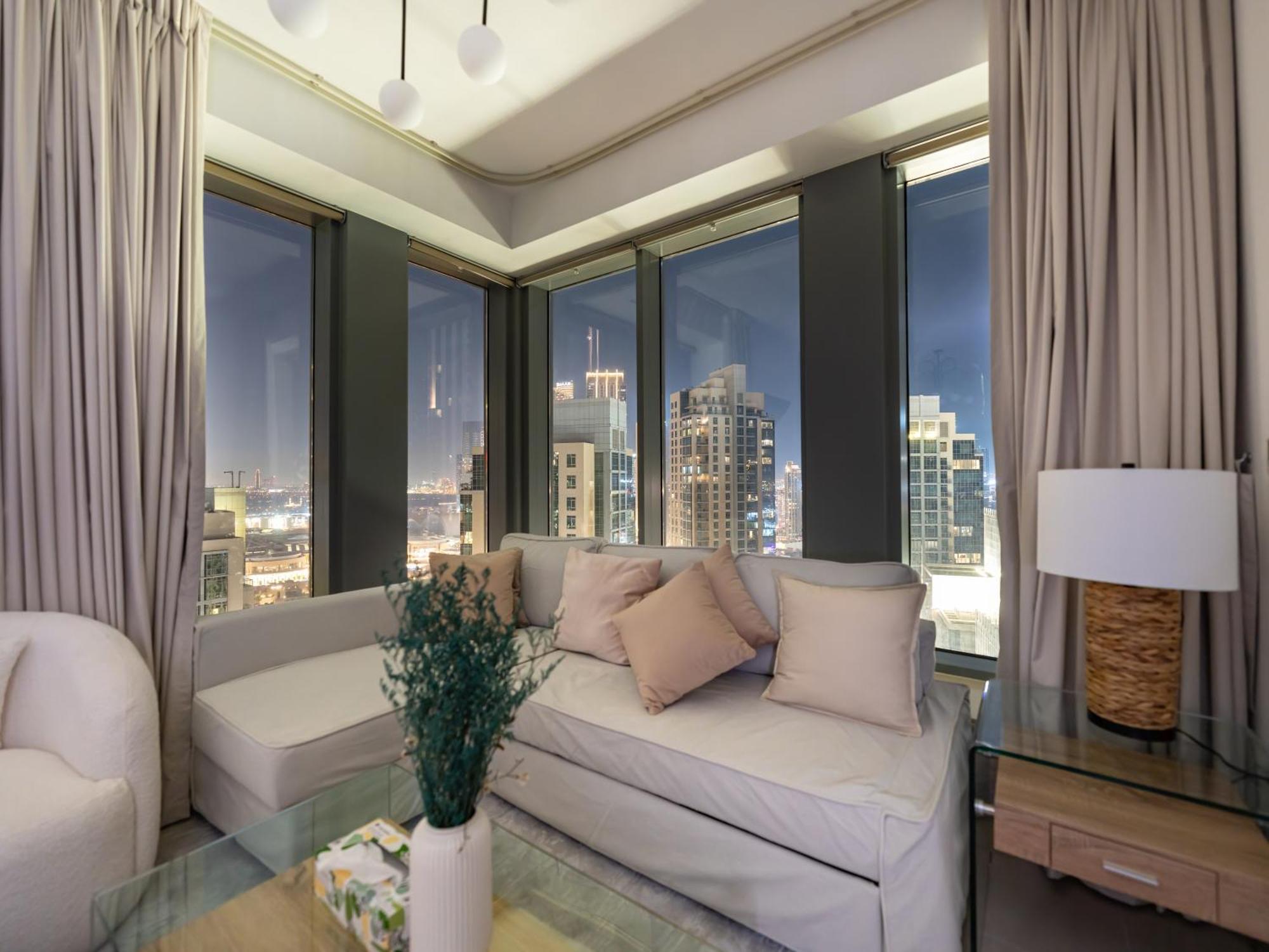 Lavish 2 Bedroom I Burj Khalifa & Fountain Views I Free Gym, Pool, Parking, Wi-fi And Ps5 I By Skyline Serenity Dubai