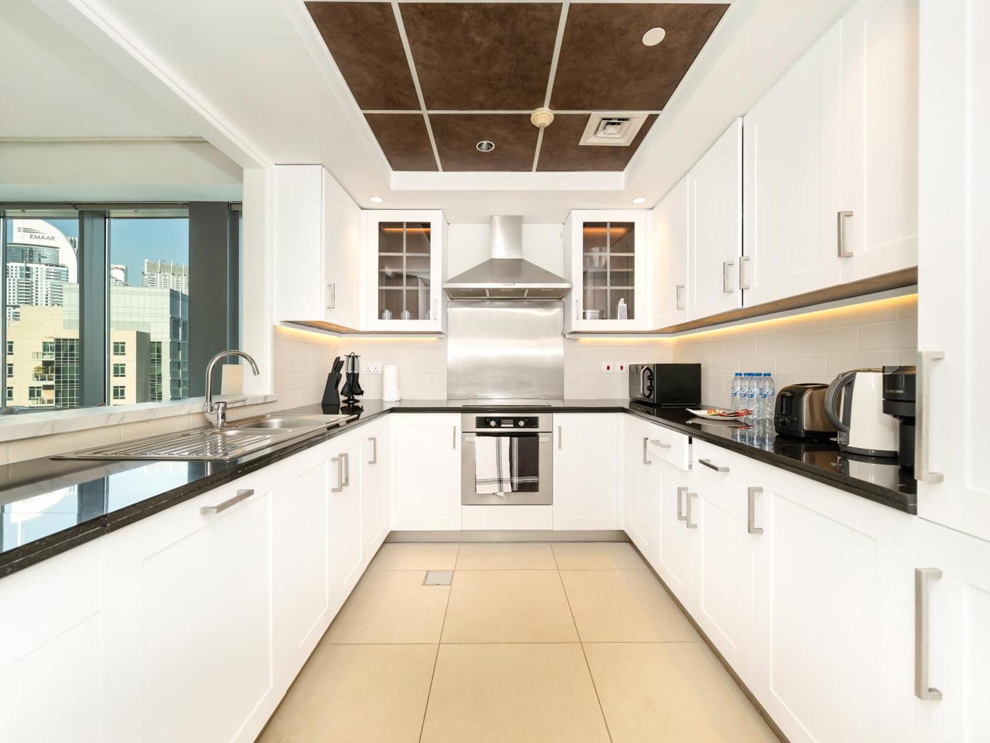 Lavish 2 Bedroom I Burj Khalifa & Fountain Views I Free Gym, Pool, Parking, Wi-fi And Ps5 I By Skyline Serenity *