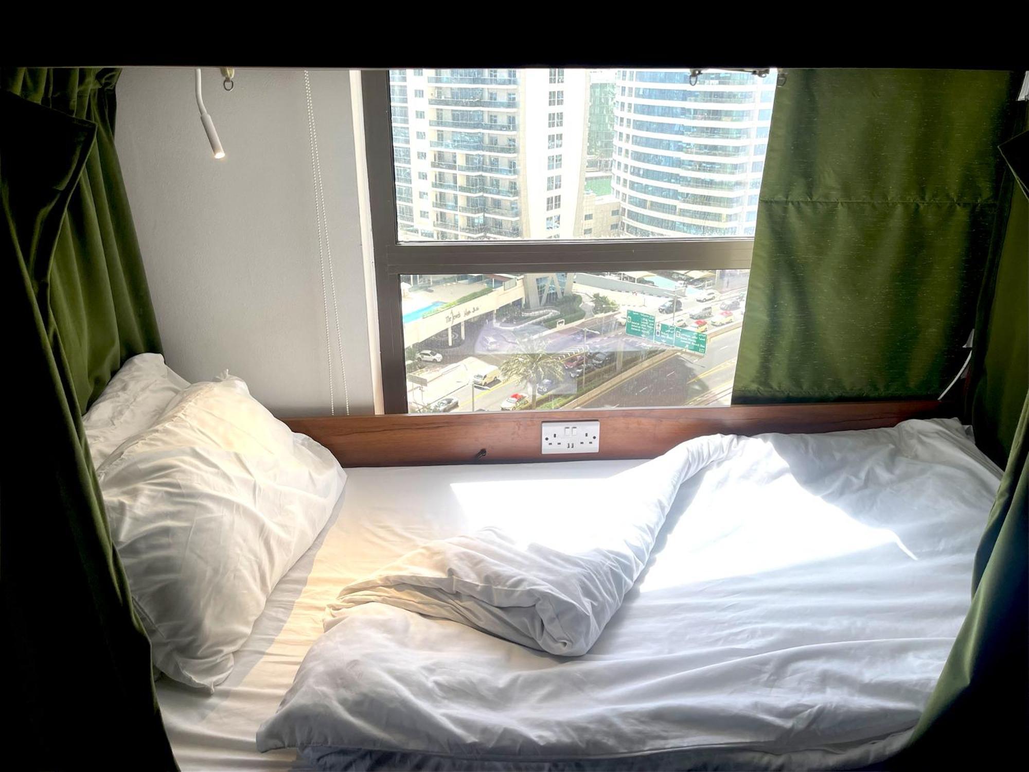 Hostel Royal Beach Residences *