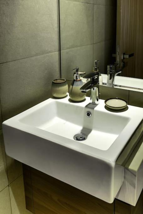 Nasma Luxury - Contemporary Living In A Cozy