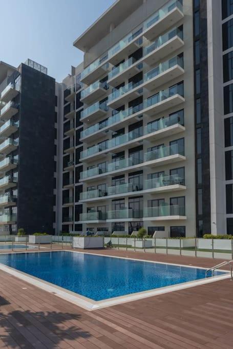 Nasma Luxury - Contemporary Living In A Cozy Apartment Dubai