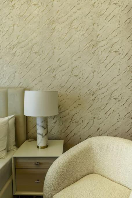 Nasma Luxury - Contemporary Living In A Cozy Apartment *