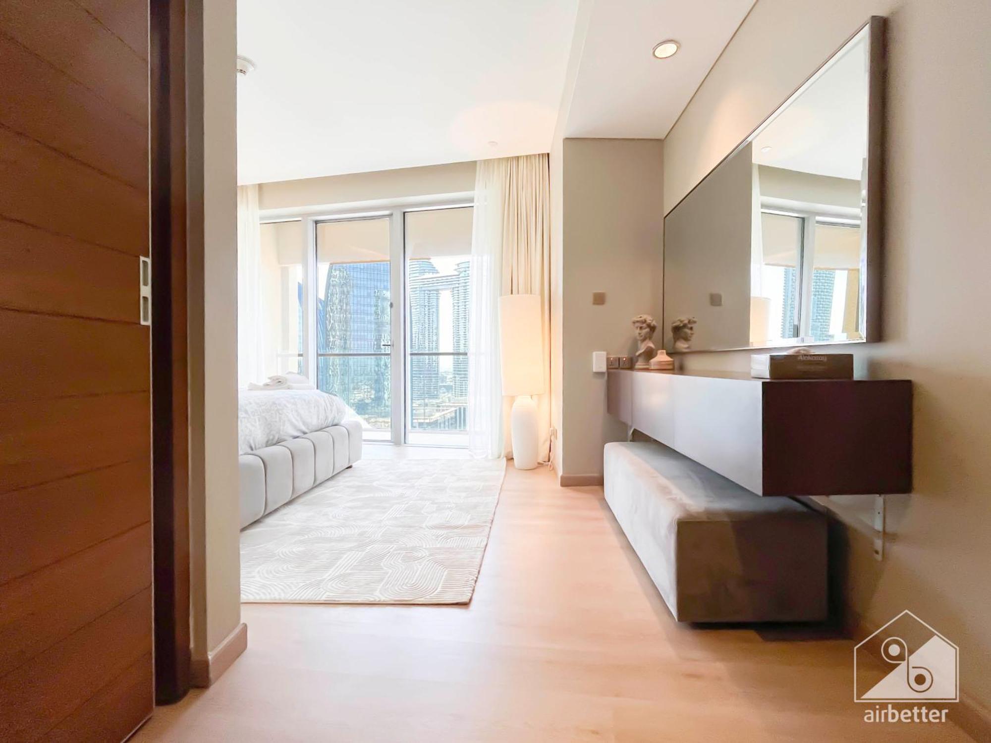 Apartment Mall Downtown Luxury With Balcony & View *