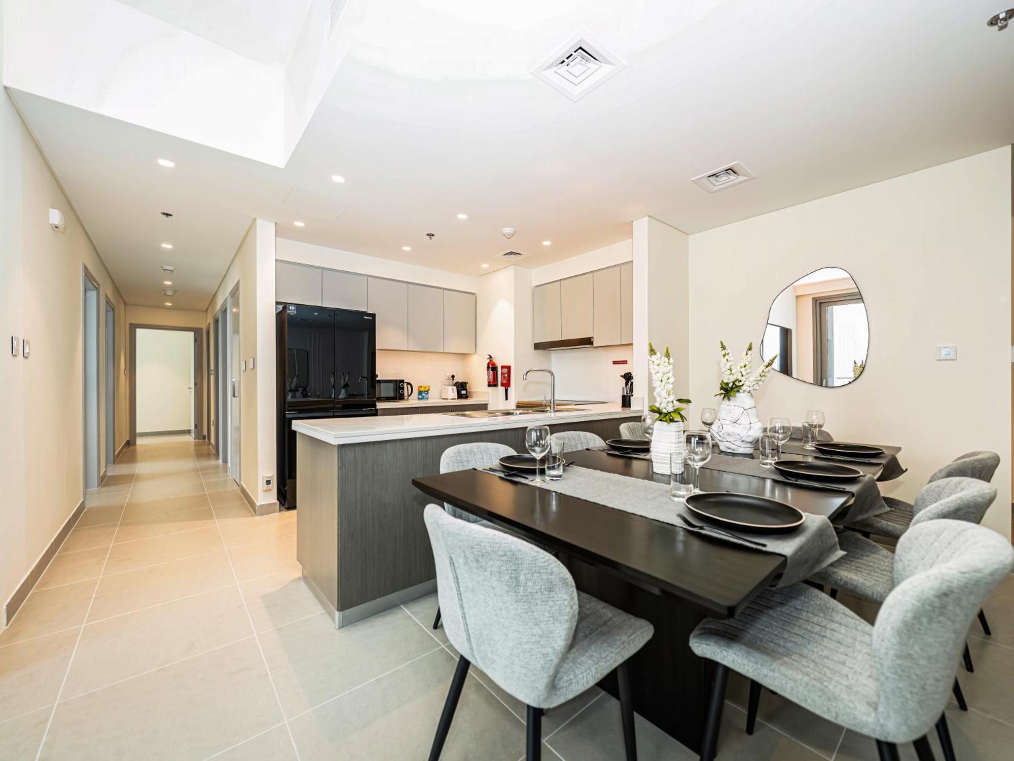 Luxury 4br Apt-iconic Burj Khalifa &fountain Views Dubai
