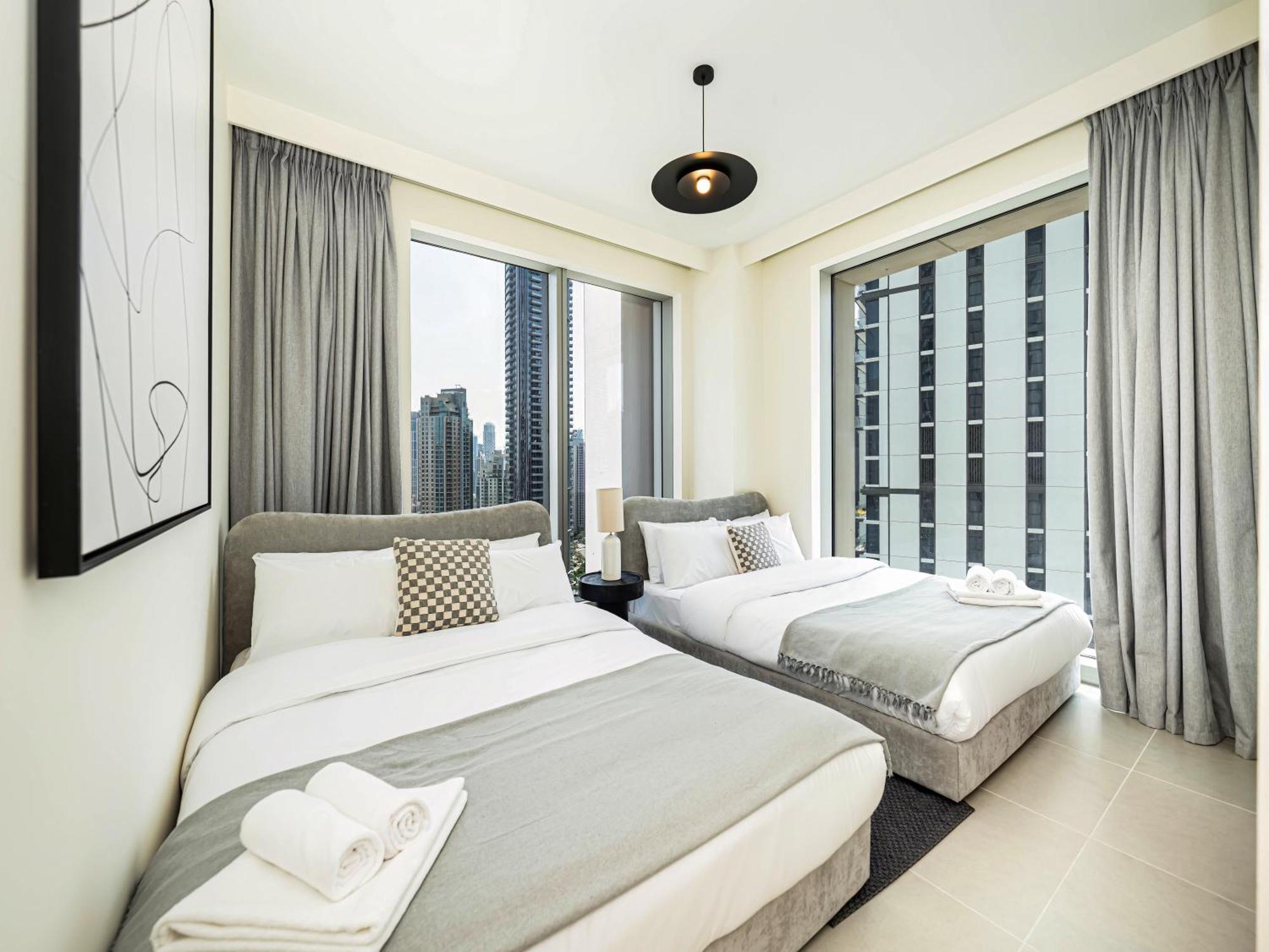 Luxury 4br Apt-iconic Burj Khalifa &fountain Views Dubai