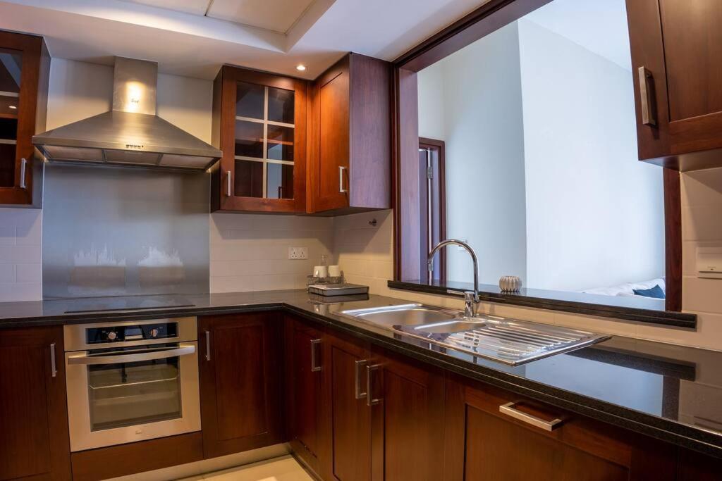 Luxury Burj Khalifa View - Mins Walking Mall Apartment *