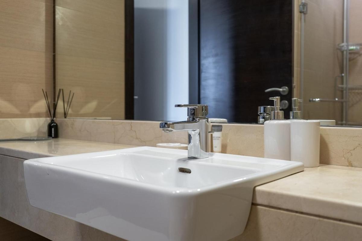 Wonderful 1-bedroom With Canal View At Sparkle Tower In Marina *