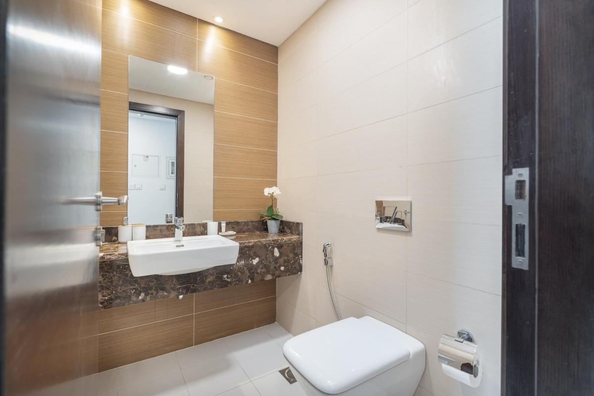 Apartment Wonderful 1-bedroom With Canal View At Sparkle Tower In Marina Dubai