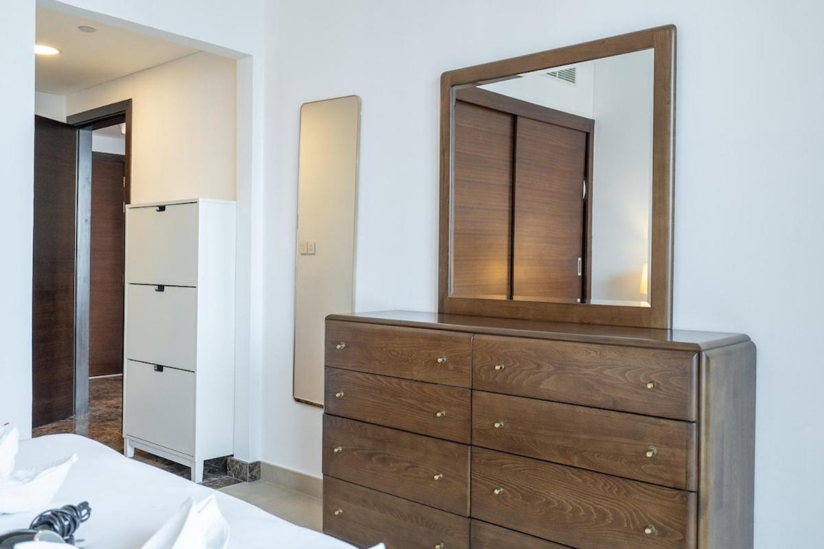 Wonderful 1-bedroom With Canal View At Sparkle Tower In Marina * Dubai