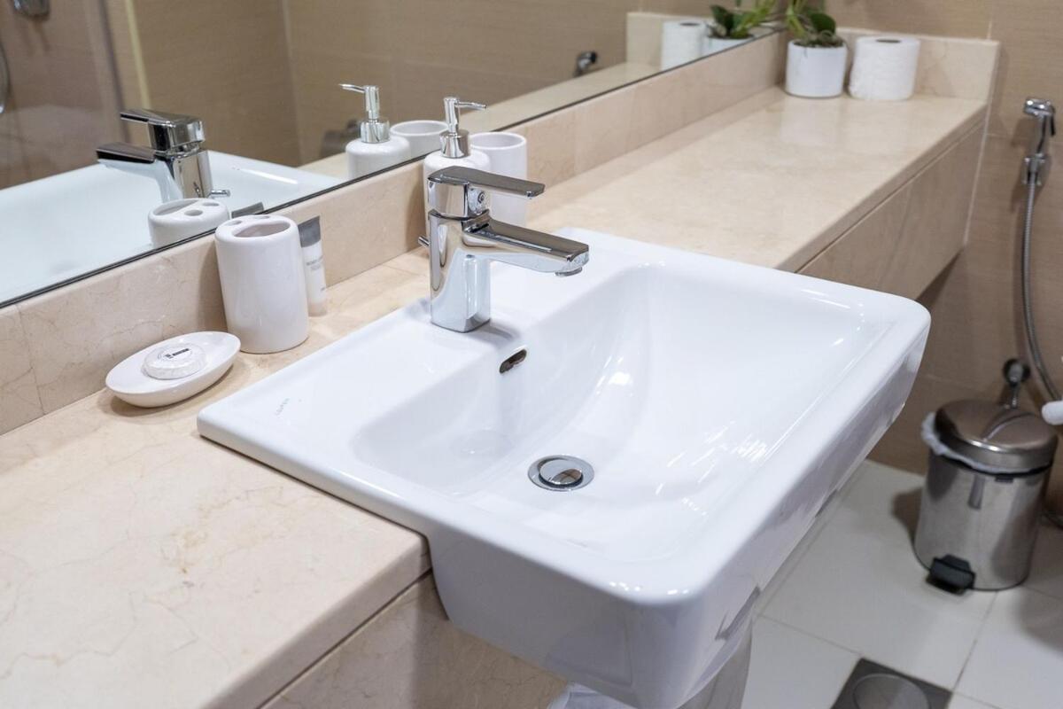 Wonderful 1-bedroom With Canal View At Sparkle Tower In Marina * Dubai