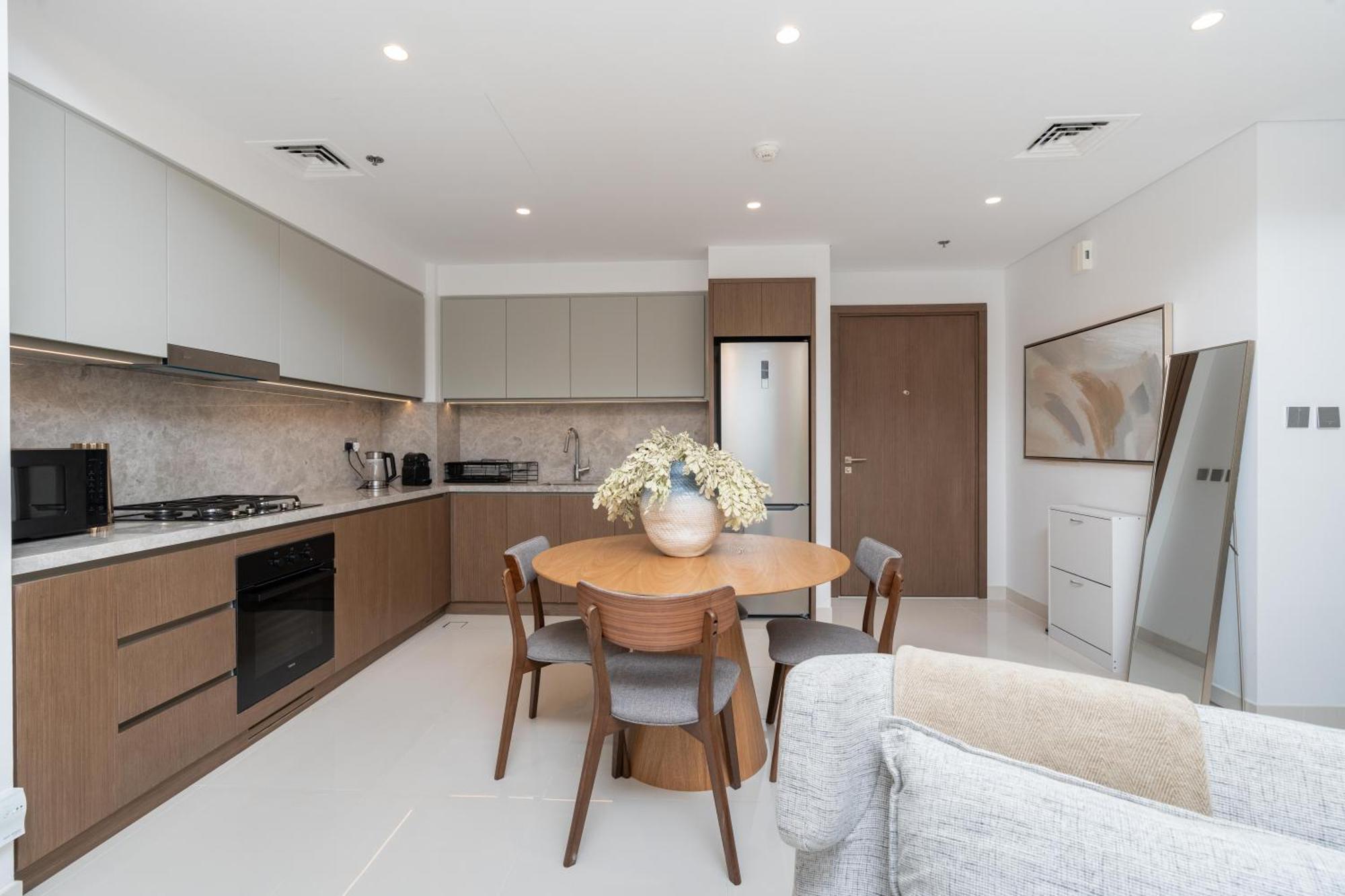 Isle Tower 1 - Beachfront Stunning - Full Sea Views Apartment