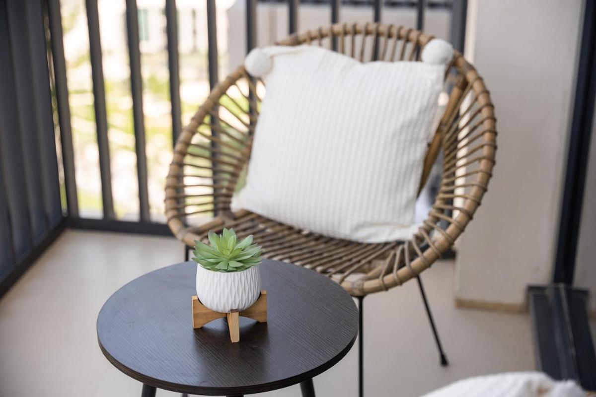 Captivating 1br In Creek Harbour Apartment *