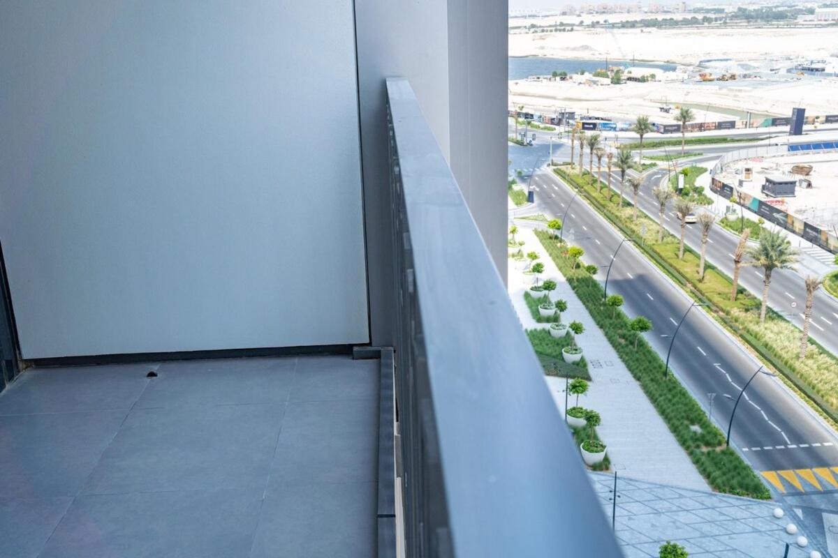 Stylish 2-bed Oasis With Pool In Peaceful Creek Harbour Apartment *