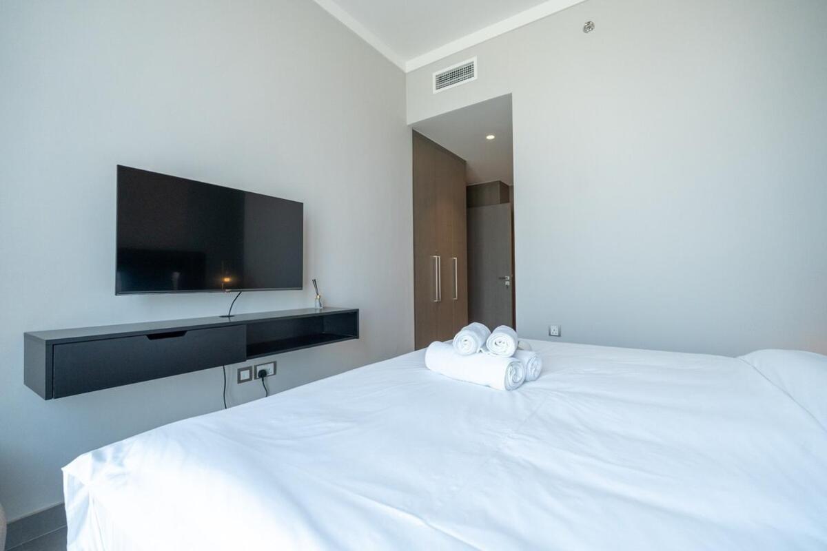 Stylish 2-bed Oasis With Pool In Peaceful Creek Harbour Apartment Dubai