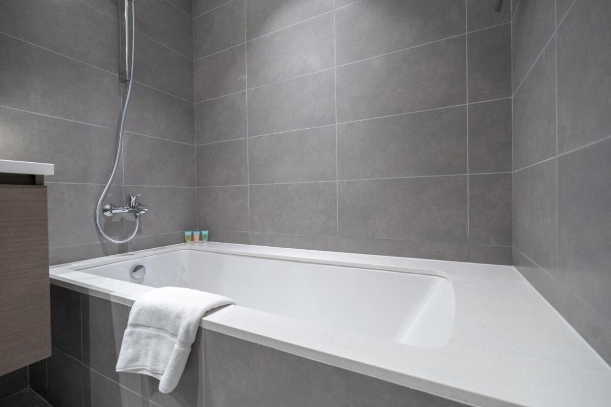 Apartment Stylish 2-bed Oasis With Pool In Peaceful Creek Harbour