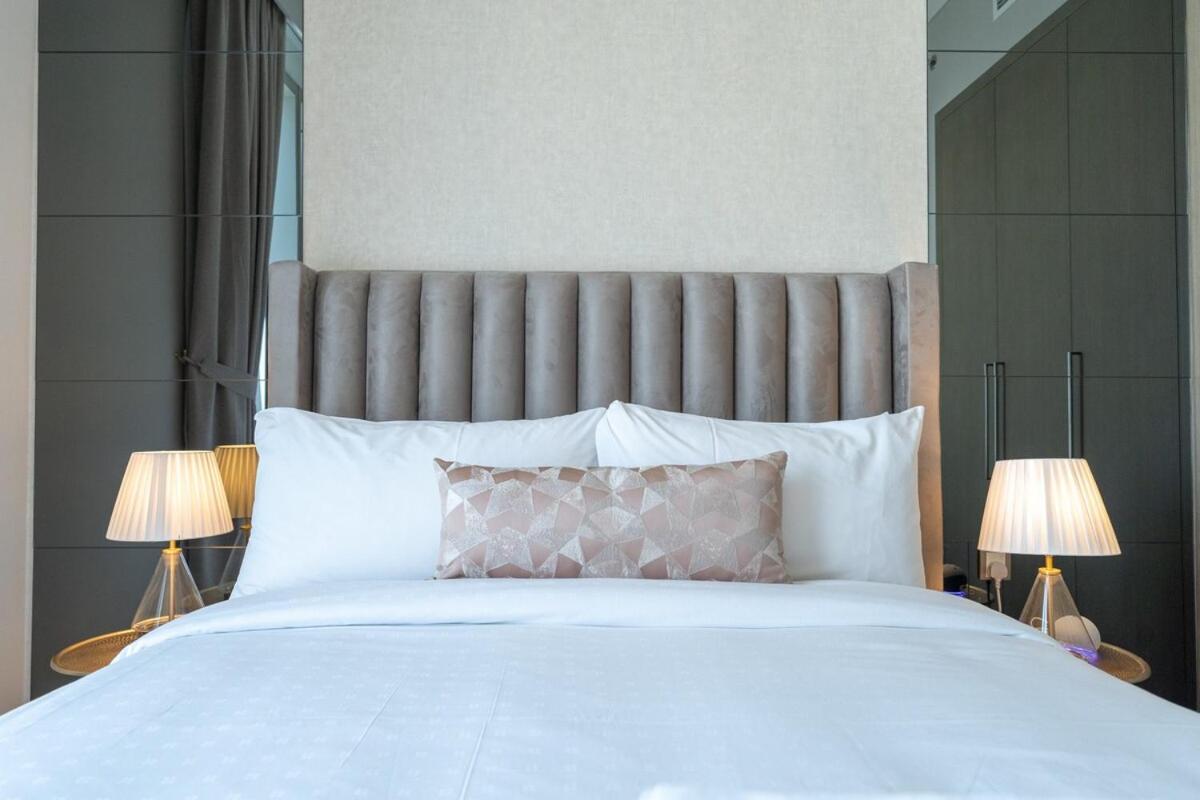 Stylish 2-bed Oasis With Pool In Peaceful Creek Harbour Dubai